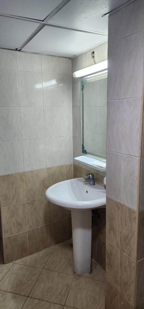 Sharing Motel Rooms Abu Dhabi Luaran gambar